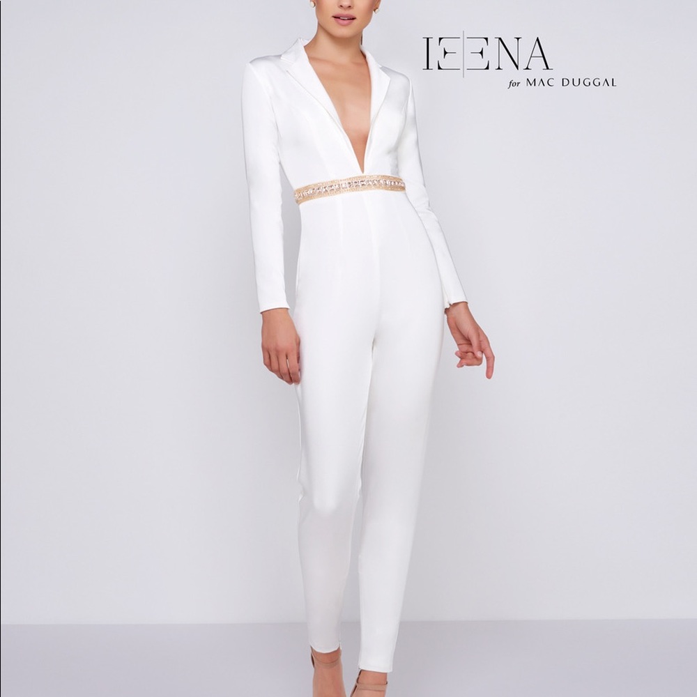 NWT. Mac Duggal. White Jumpsuit. Size 6.